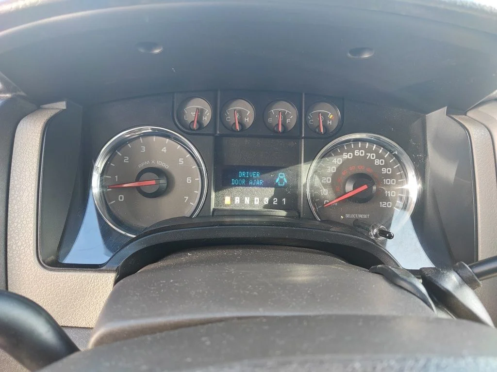 Used 2010 White Ford XLT image 9