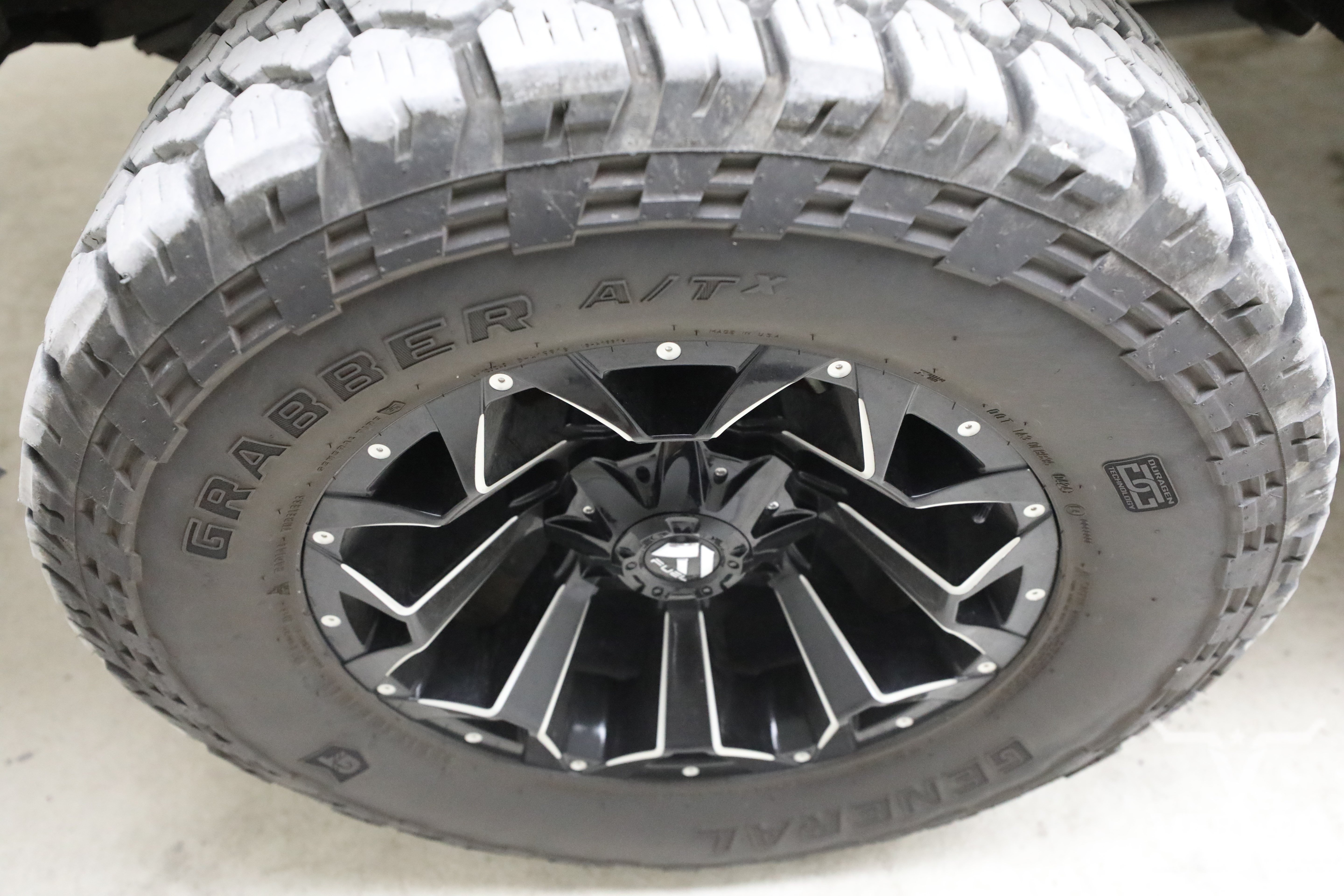 Used 2018 Onyx Black GMC Y image 10