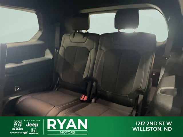 New 2026 White/off-white Jeep Laredo image 41