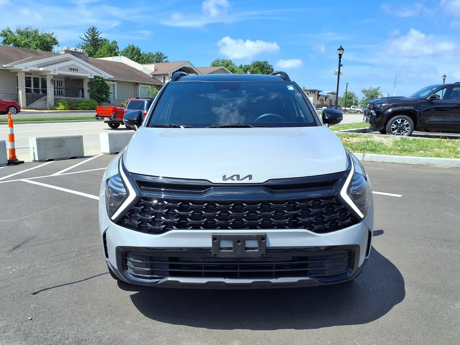 Used 2025 Wolf Gray Kia X-Line image 33