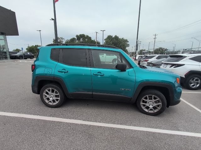 Used 2022 Teal Jeep Latitude image 2