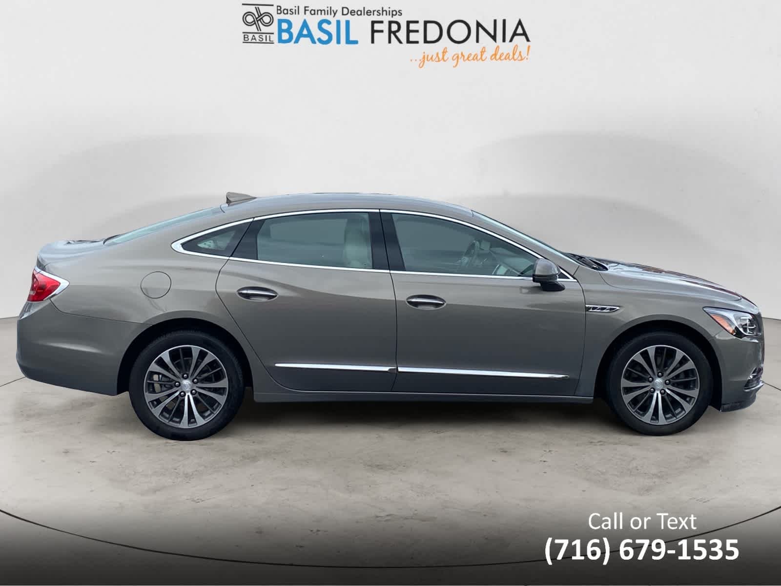 Used 2017 Pepperdust Metallic Buick Essence image 10