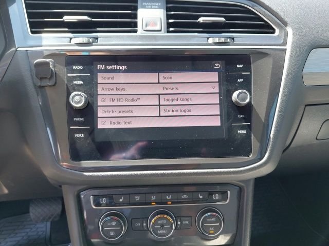 Used 2018 Cardinal Red Metallic Volkswagen 2.0T SEL image 19