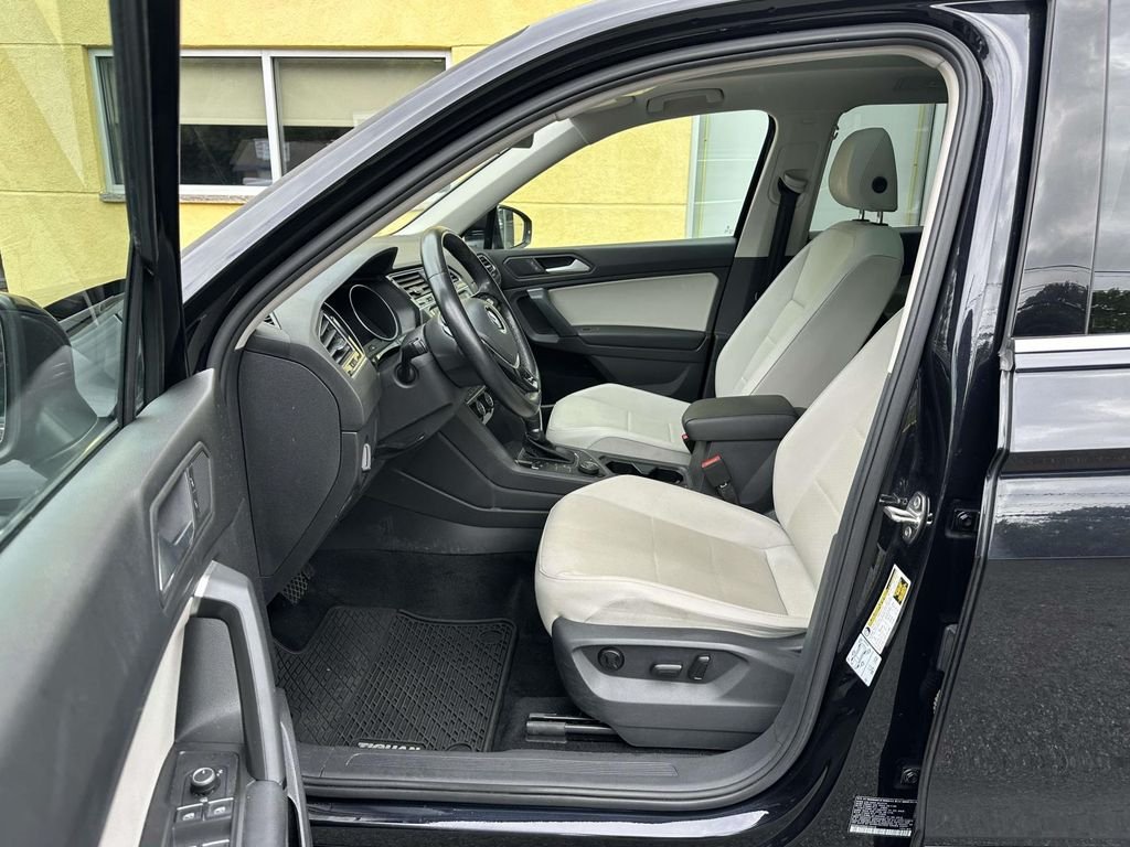 Used 2019 Black Volkswagen 2.0T SE image 17