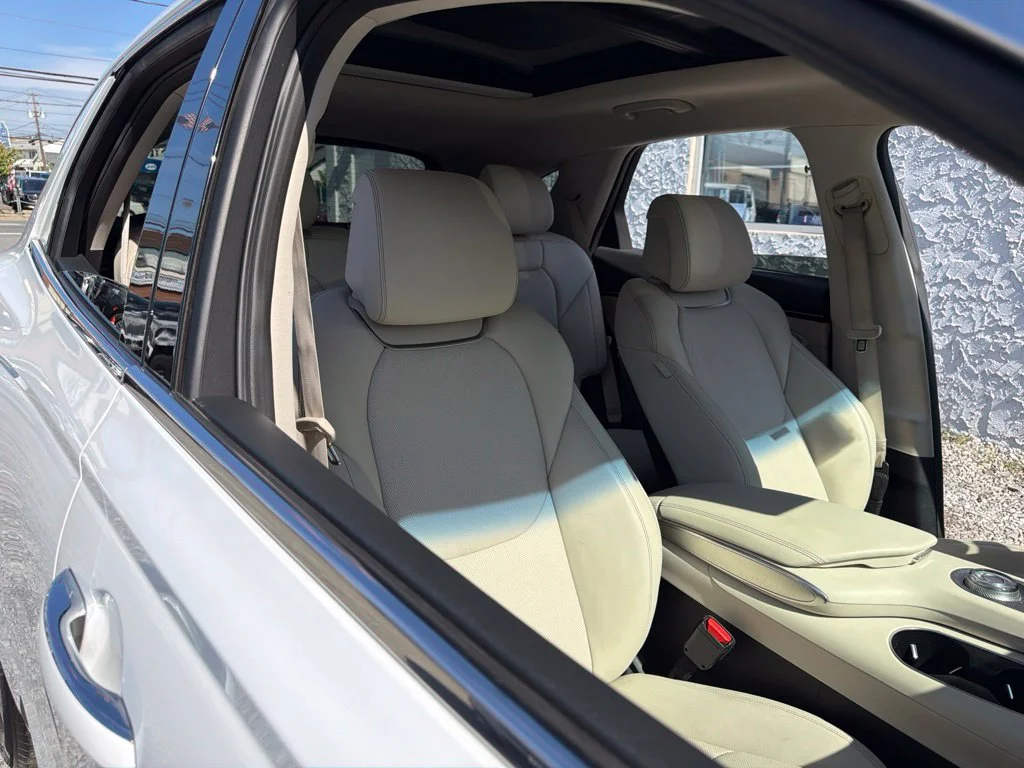 Used 2024 White Genesis 2.5T image 15