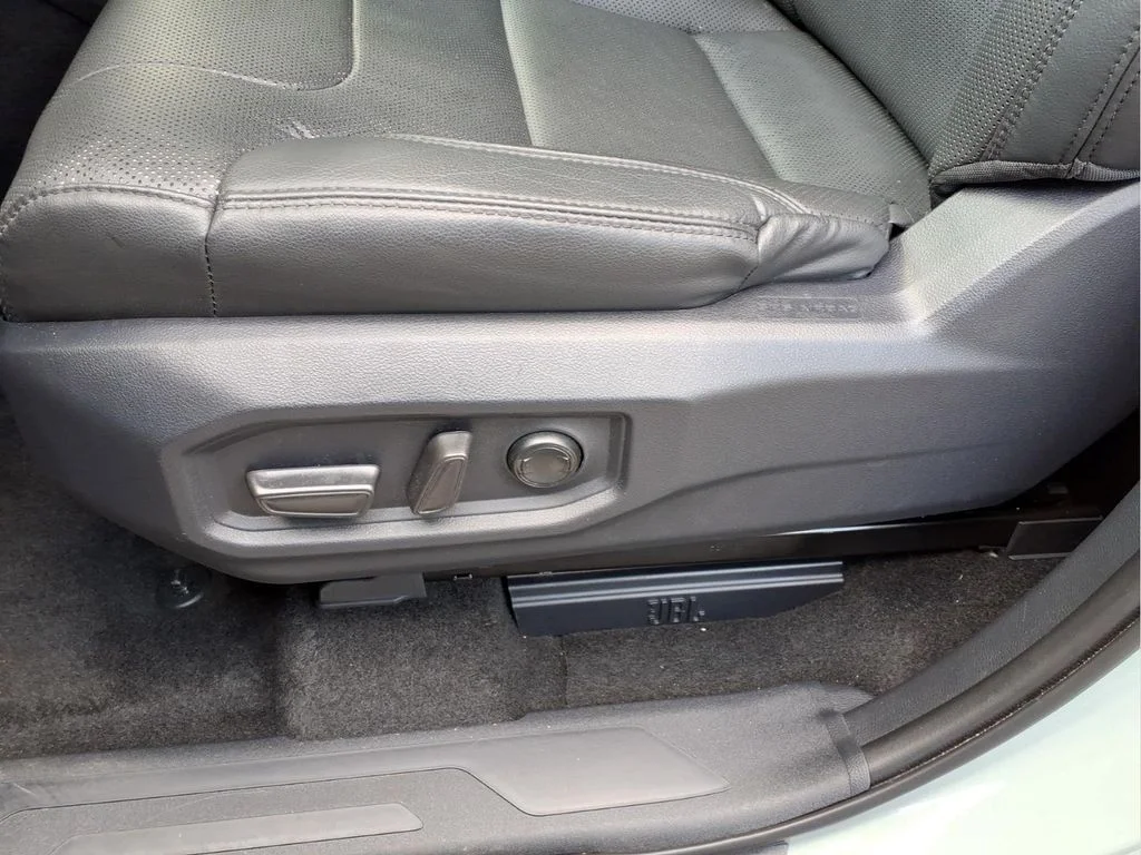 Used 2024  Toyota Limited image 19