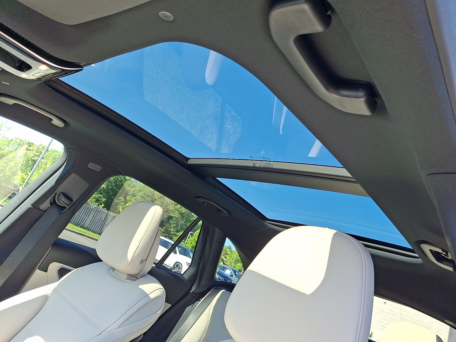 New 2027 Cirrus Silver Metallic Mercedes-Benz GLC 300 image 9