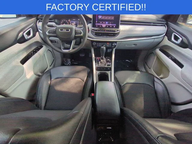 Used 2024 White Jeep Latitude image 32