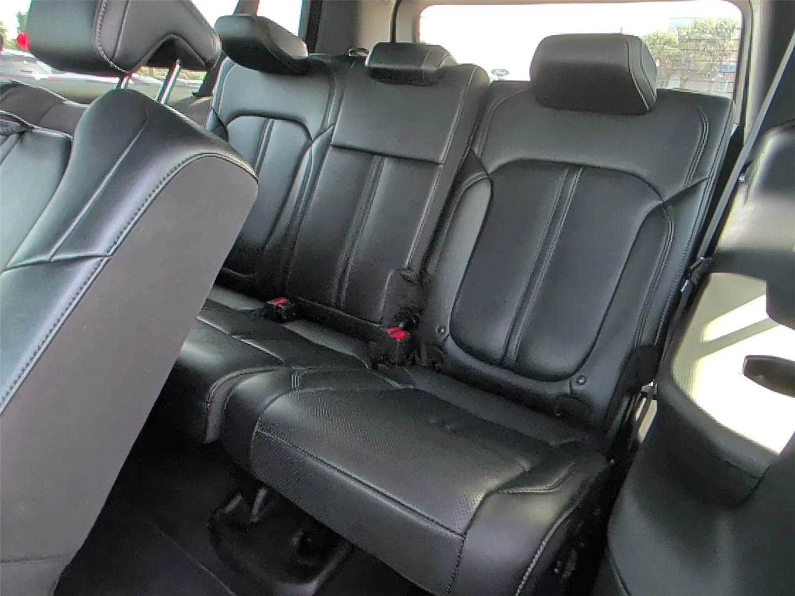 Used 2024 Diamond Black Crystal Pearlcoat Jeep Series III image 35