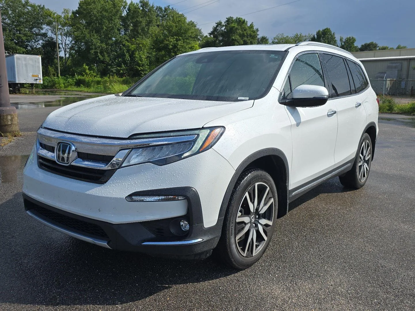 Used 2022 Platinum White Pearl Honda Touring w/Rear Captain