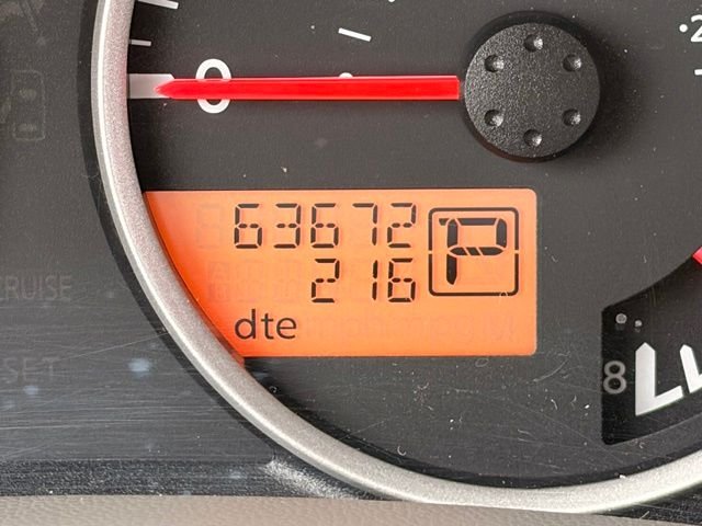 Used 2016 Red Nissan SL image 18