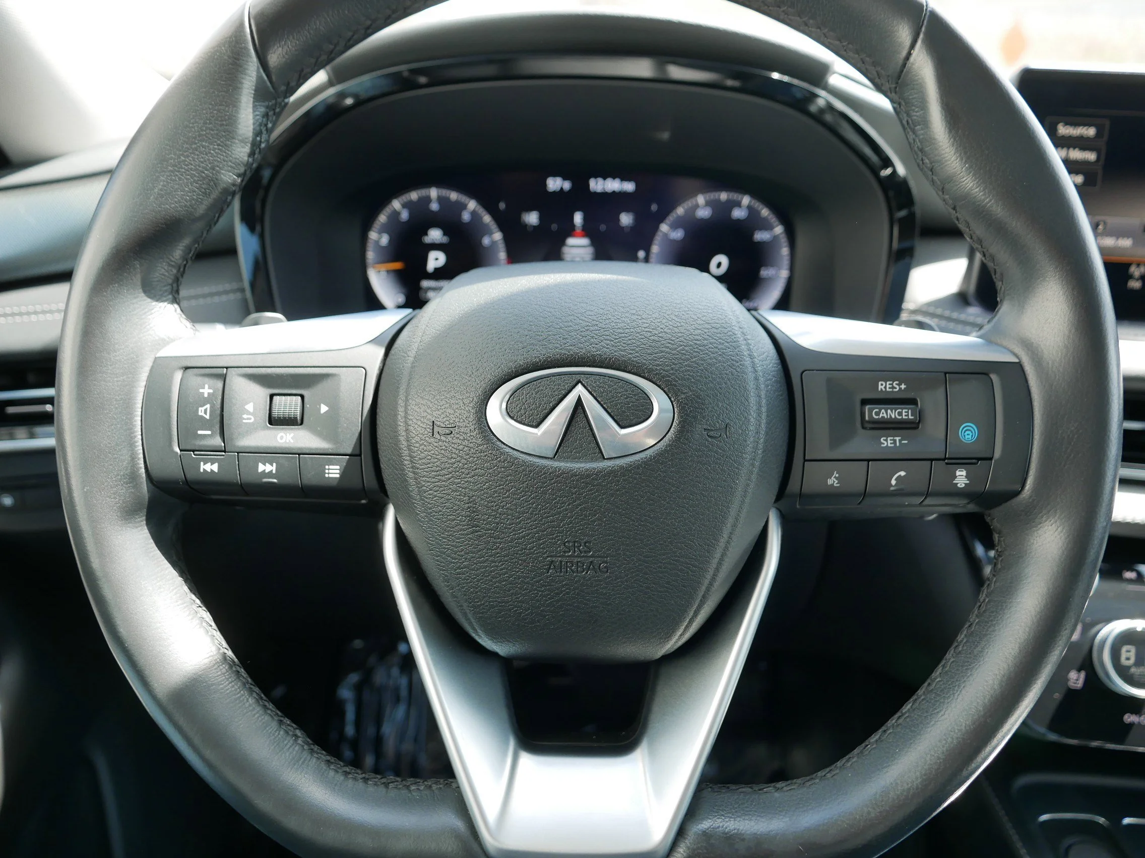 Certified Used 2022 Graphite Shadow INFINITI LUXE image 25