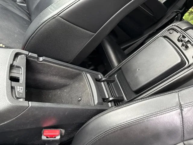 Used 2018 Crystal Metallic Jeep Limited image 21
