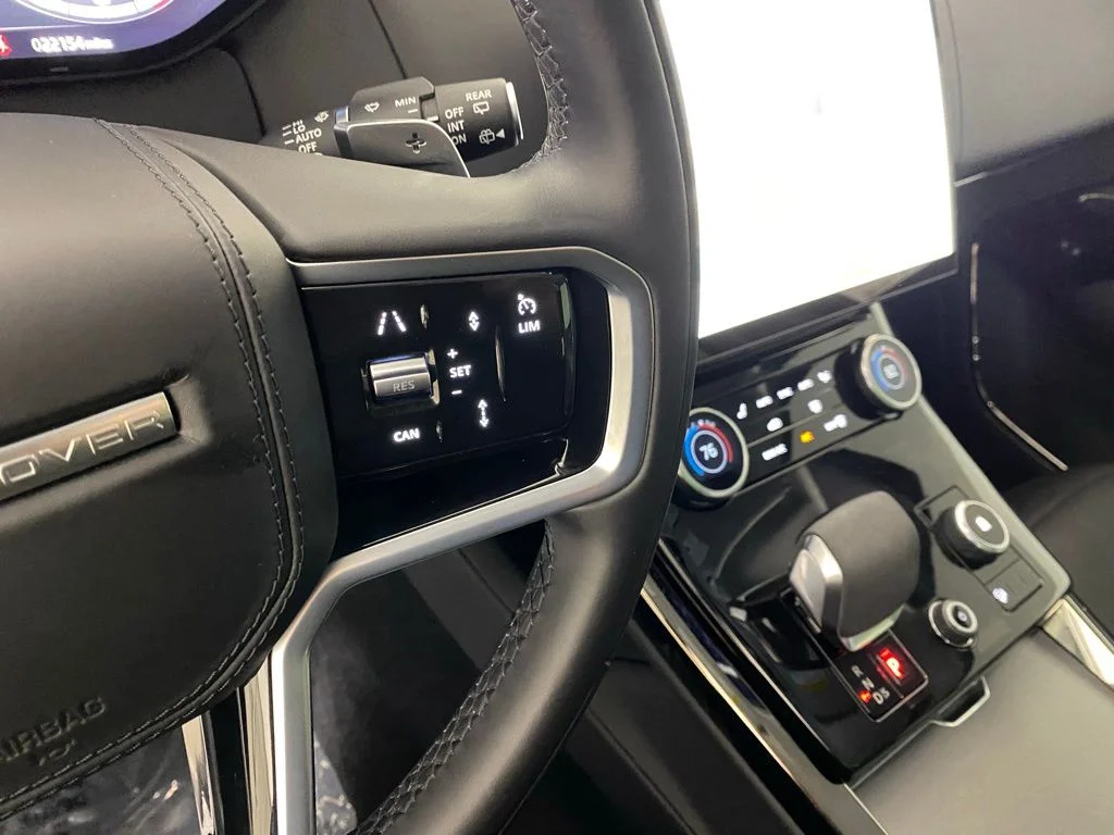 Used 2023 Fuji White Land Rover SE image 16