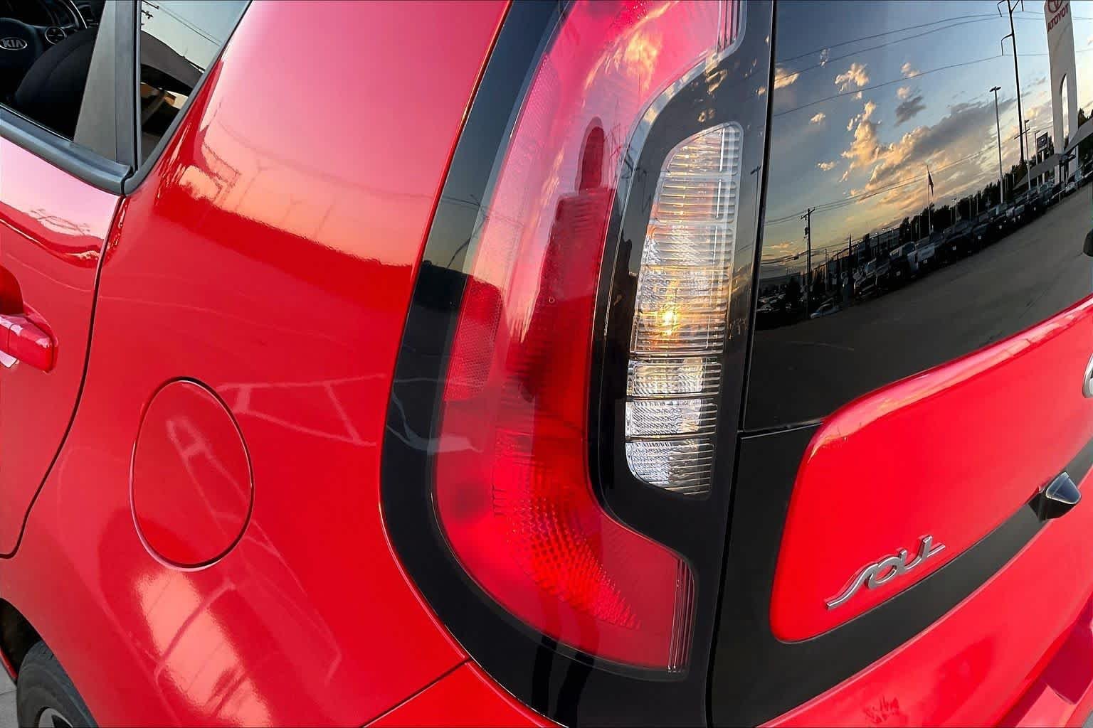Used 2018 Inferno Red w/Black Roof Kia + image 25