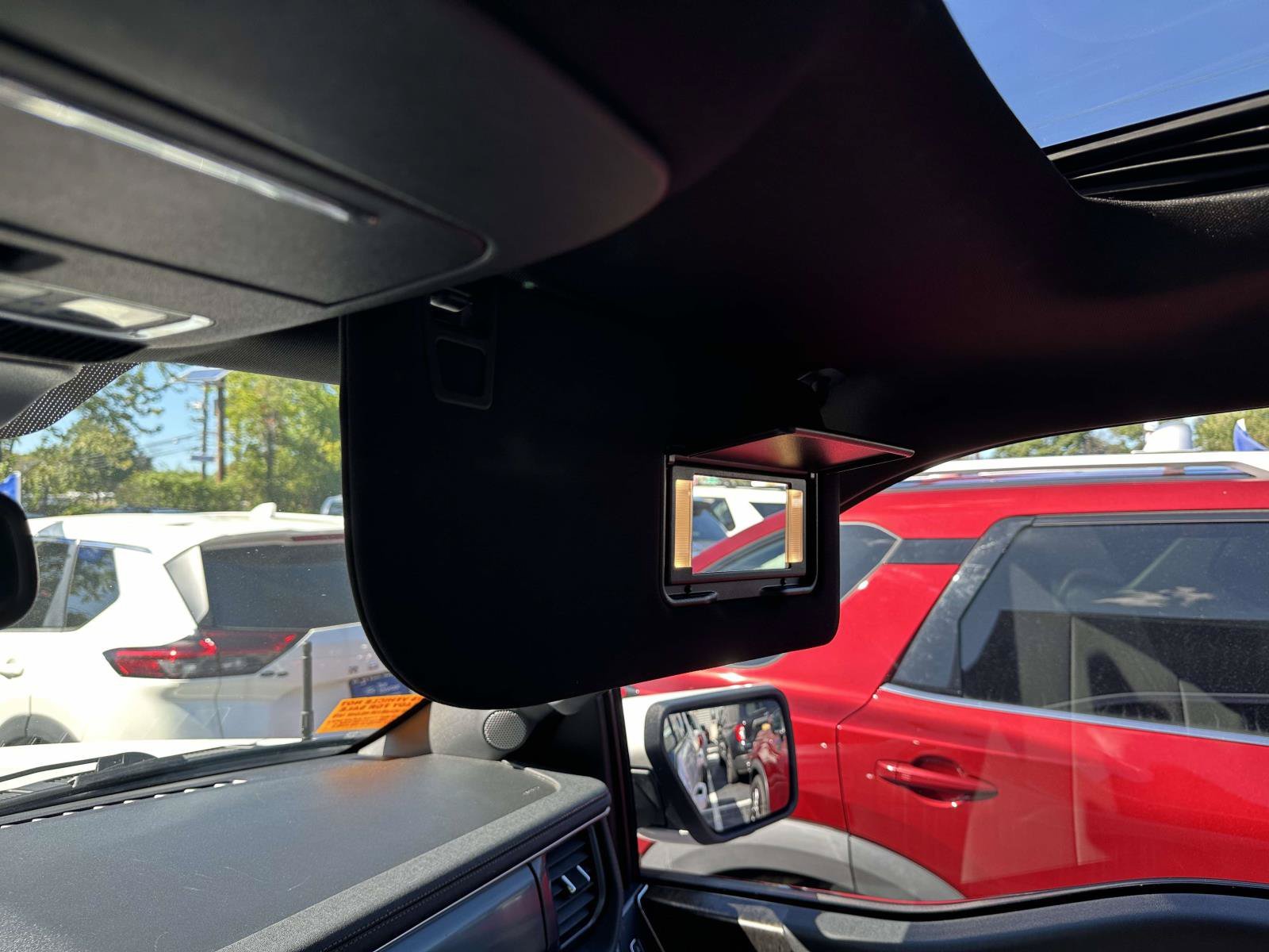 Used 2023 White Metallic Ford LARIAT image 19