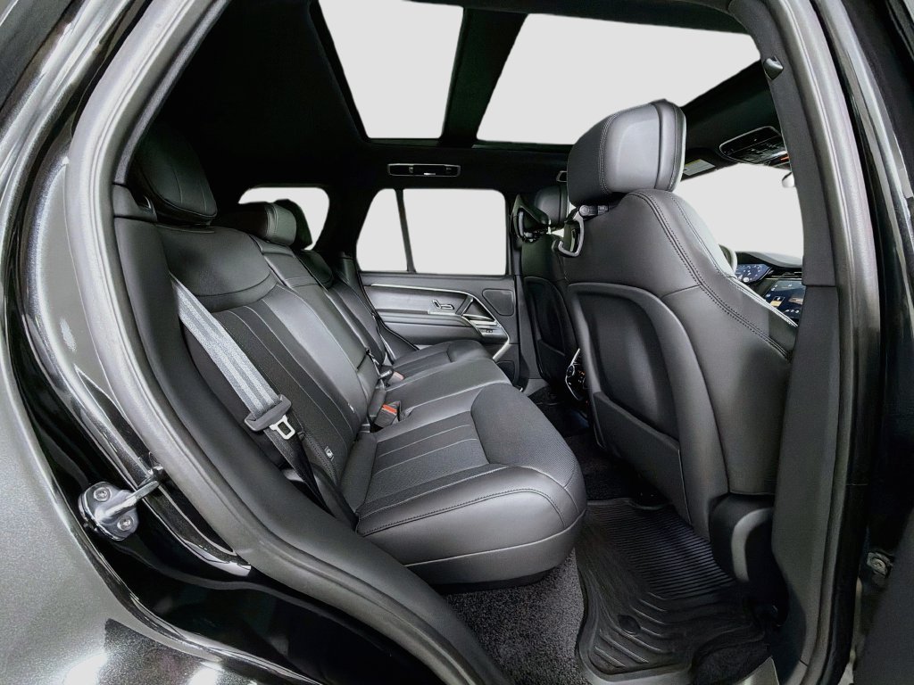 New 2027 Santorini Black Land Rover SE image 30