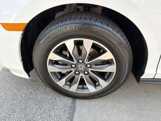 Used 2024  Honda EX-L image 21
