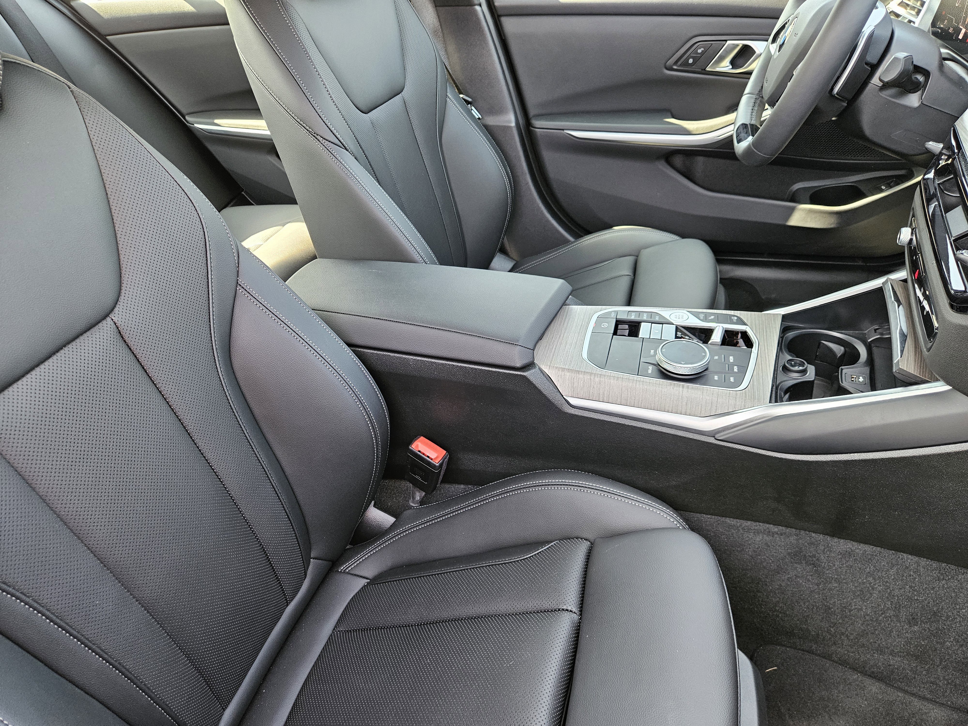 2025 BMW 3 Series 330i - Photo 11