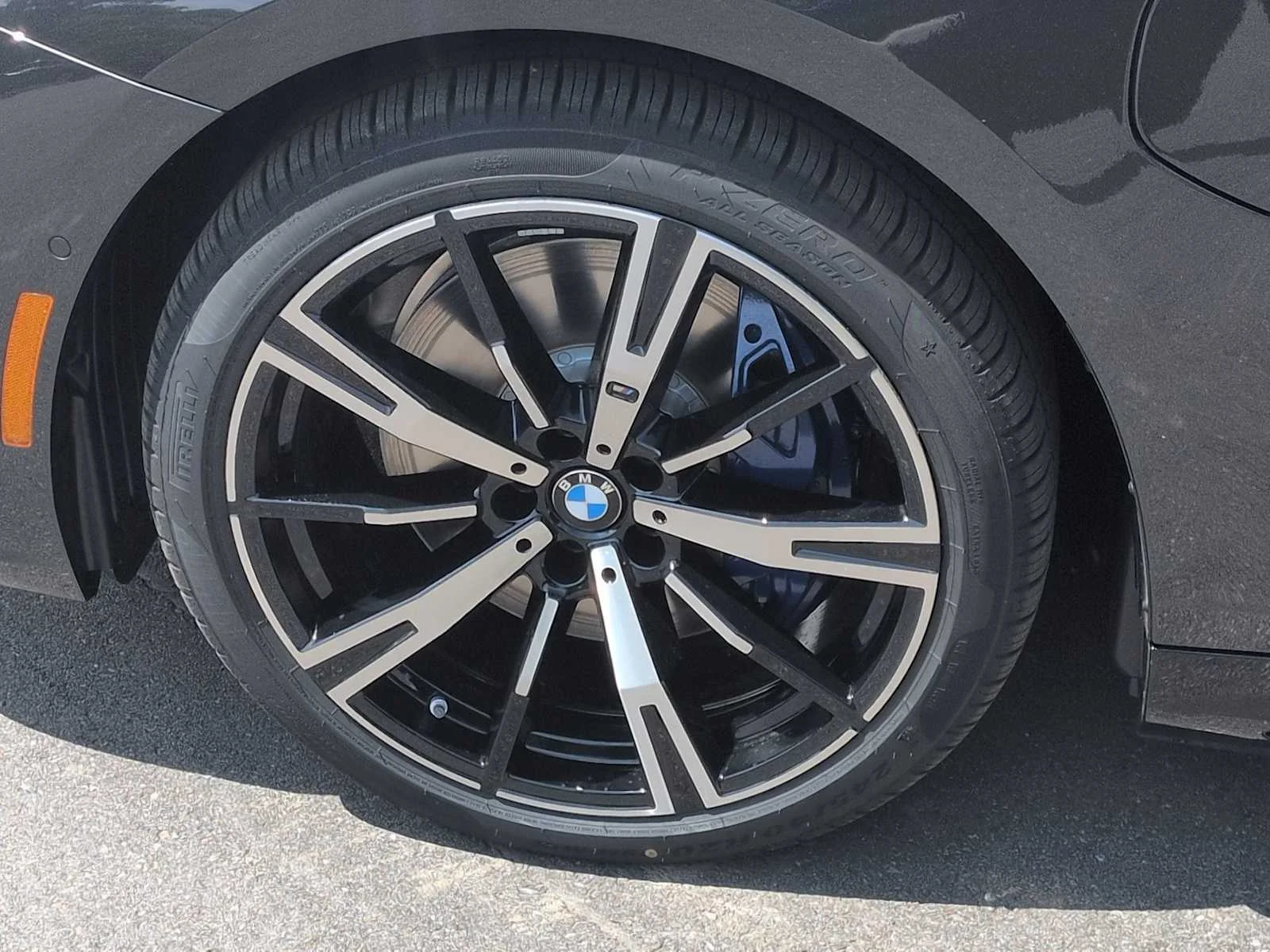 New 2027 Dark Graphite Metallic BMW 550e xDrive image 13