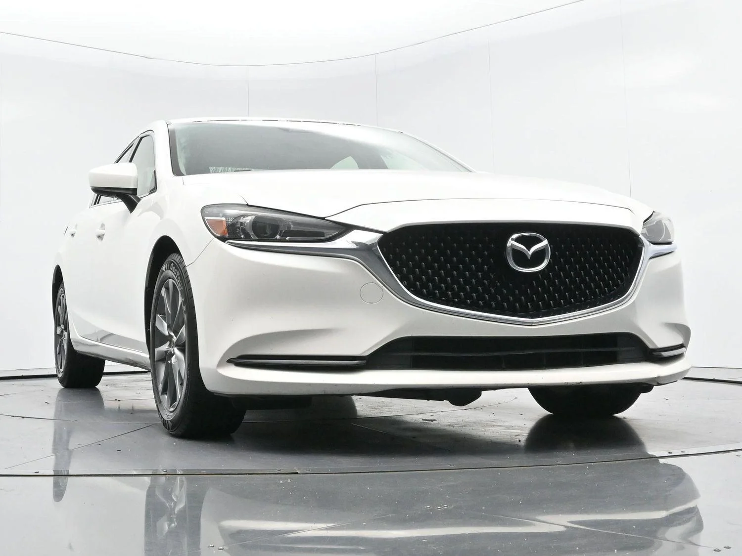 Used 2018 Snowflake White Pearl Mica Mazda Sport image 38