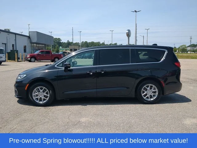 Used 2023 Black Chrysler Touring L image 10