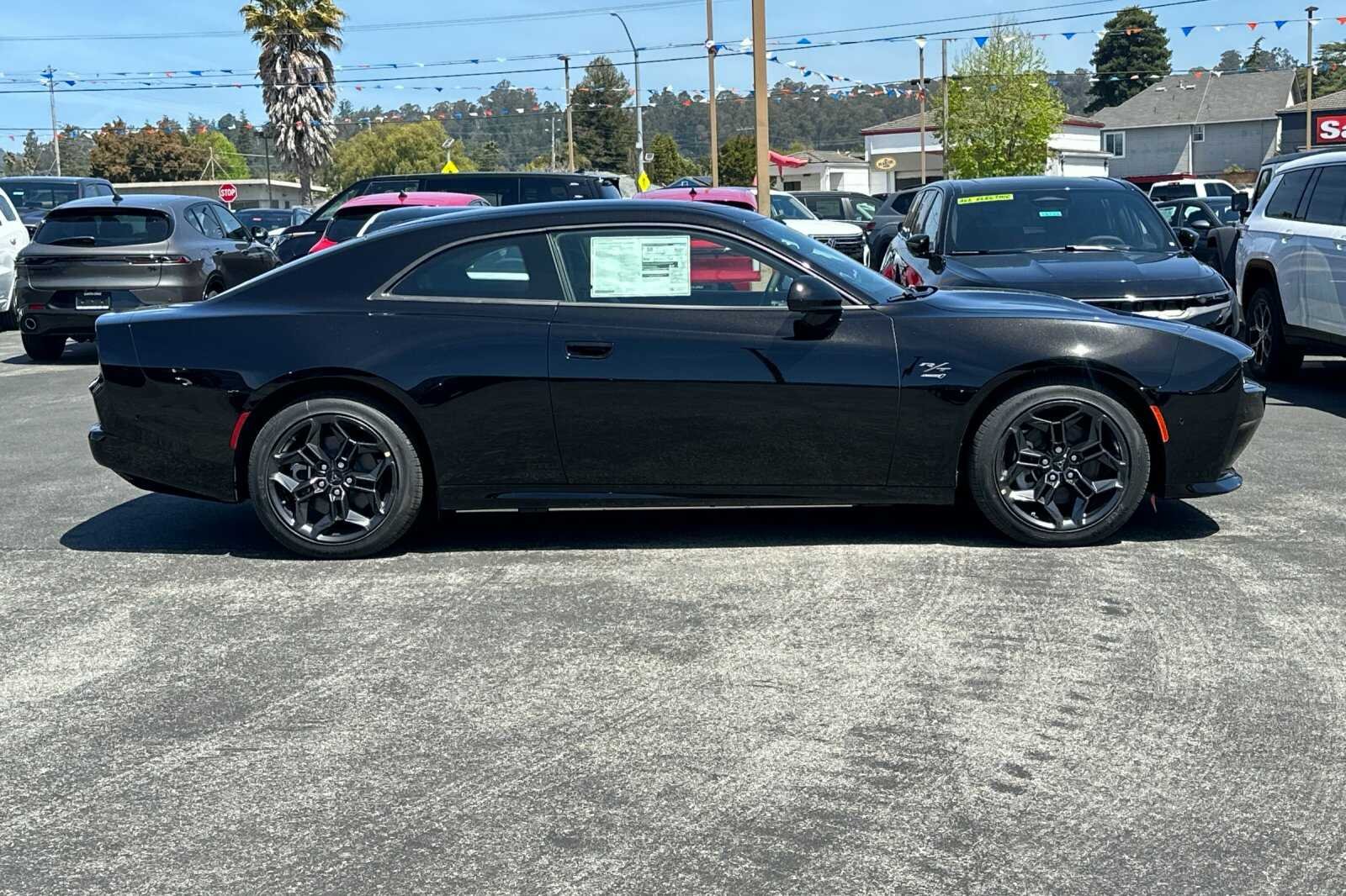 New 2025 Diamond Black Crystal Pearlcoat Dodge R/T image 3