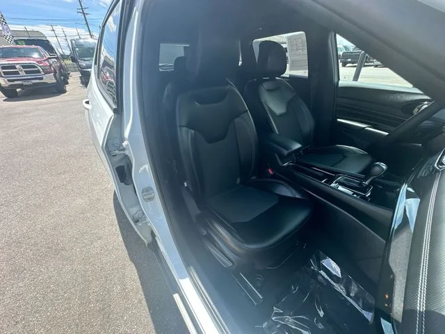 Used 2023 White Jeep Latitude image 26