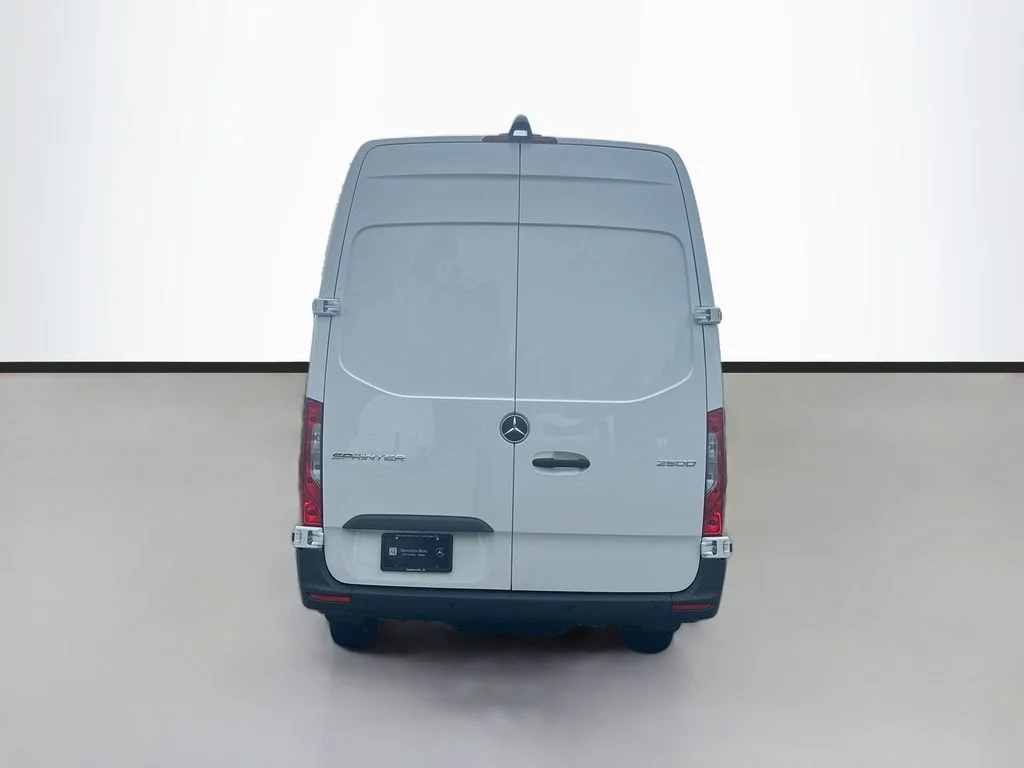 New 2026  Mercedes-Benz Cargo 170 WB image 4