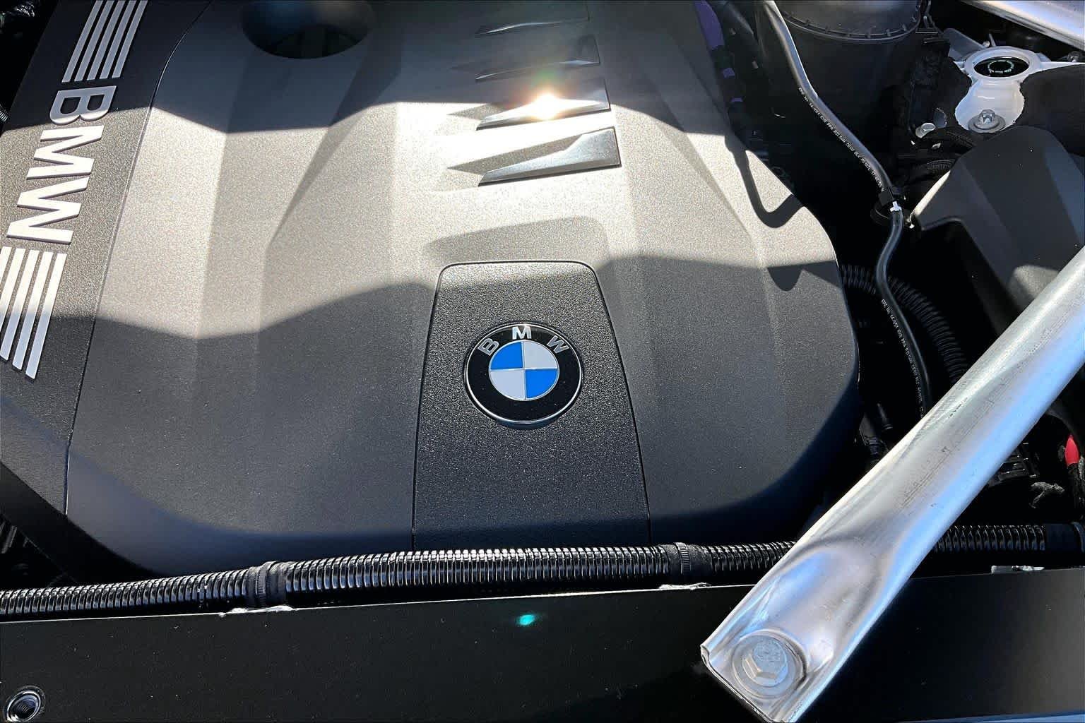 New 2026 Mineral White Metallic BMW xDrive40i image 17