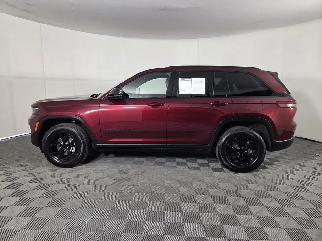 Certified Used 2025 Velvet Red Pearlcoat Jeep Altitude image 8