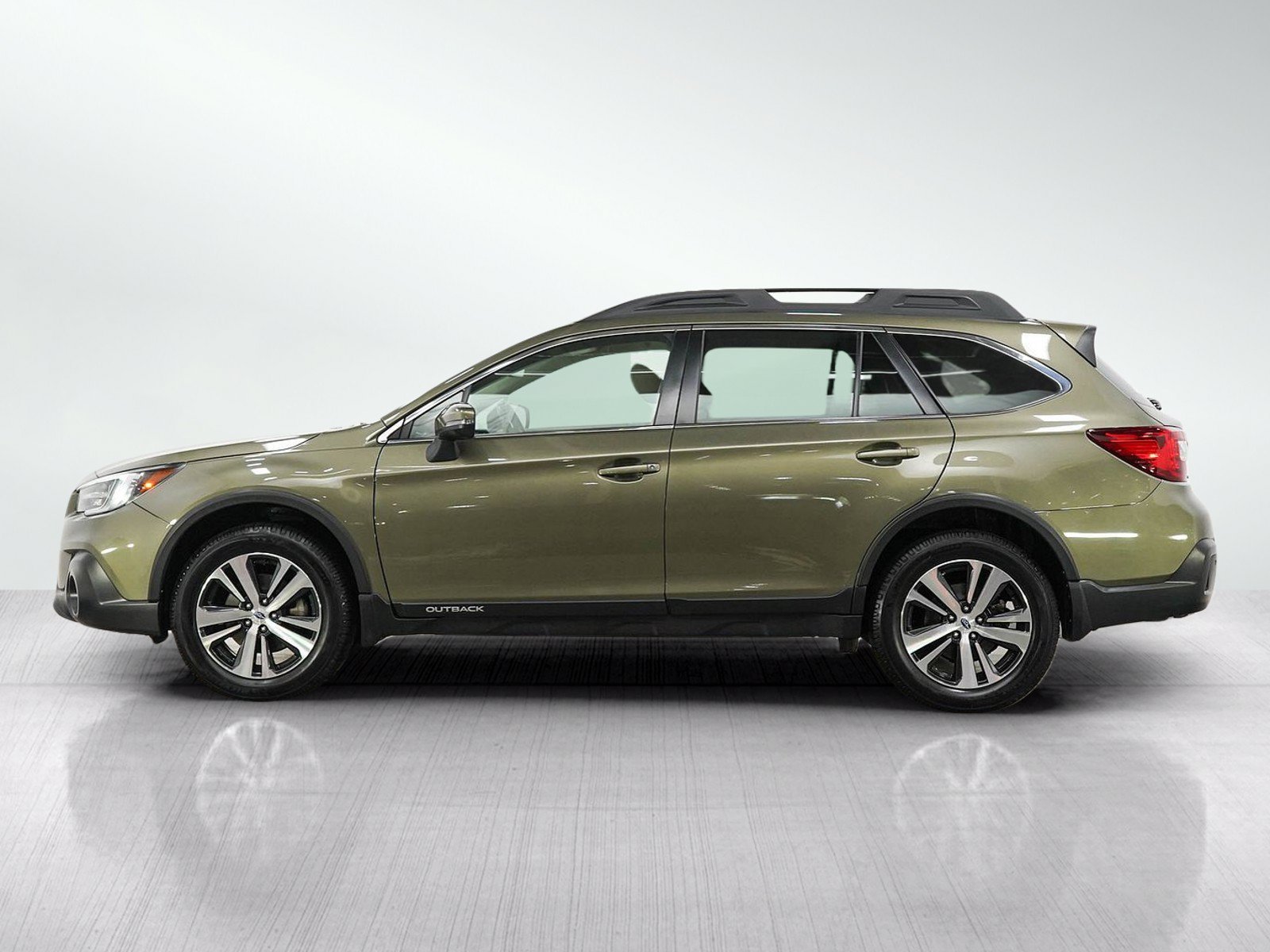Used 2019 Subaru Outback Limited with VIN 4S4BSANCXK3304218 for sale in Burnsville, Minnesota