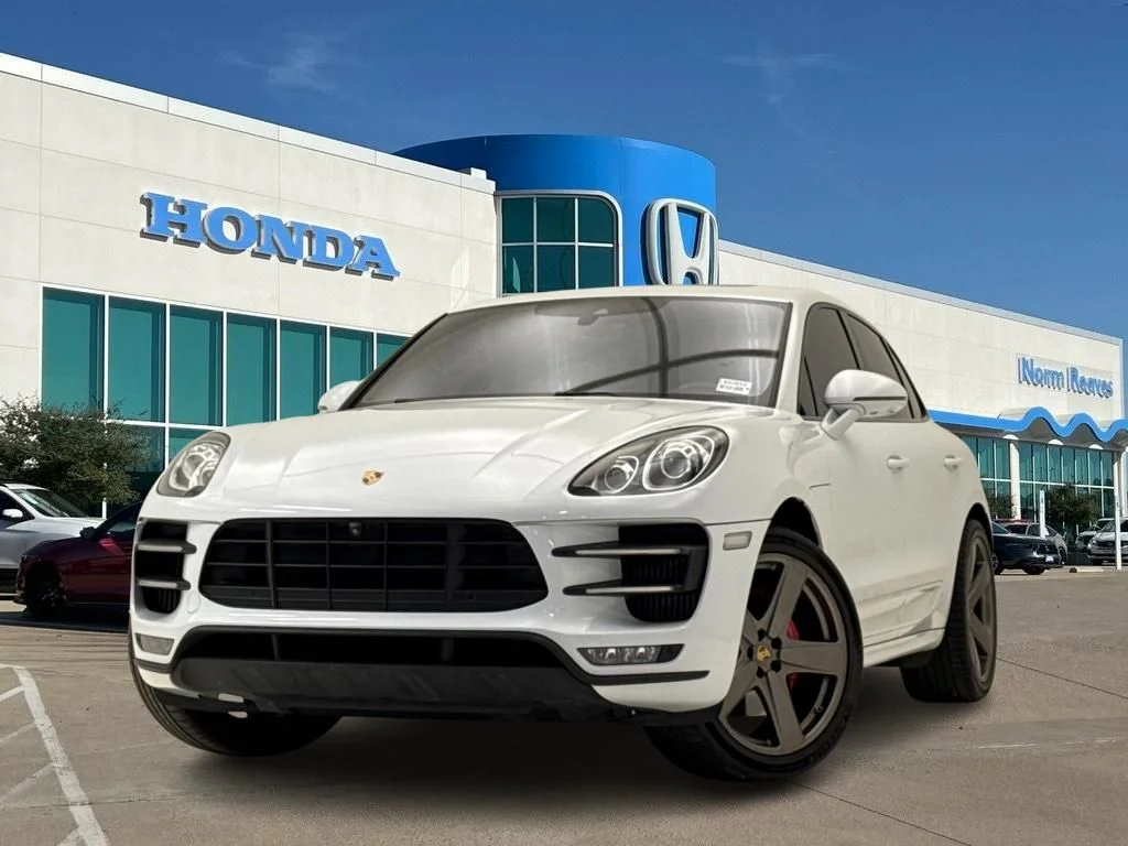 2016 Porsche Macan Turbo's photo