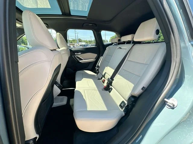 Used 2023 Green BMW xDrive28i image 28