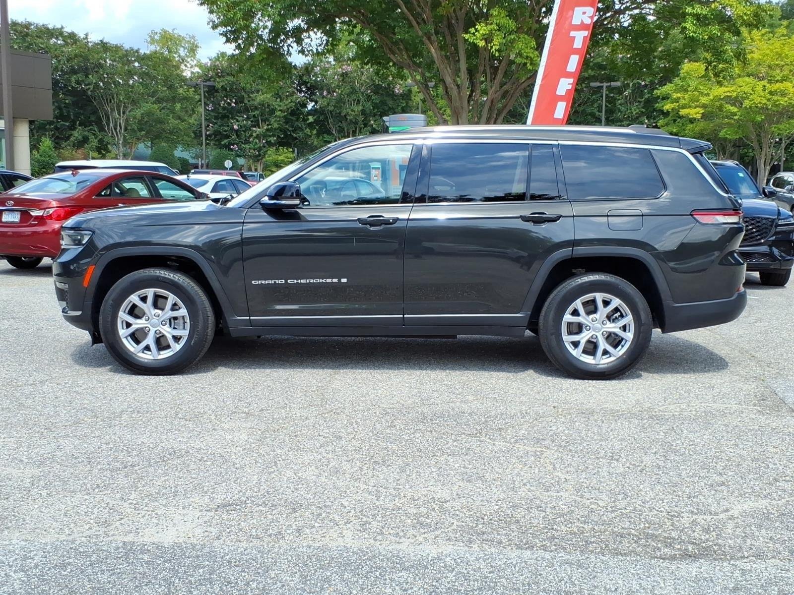 Used 2021 Rocky Mountain Pearlcoat Jeep Limited image 3
