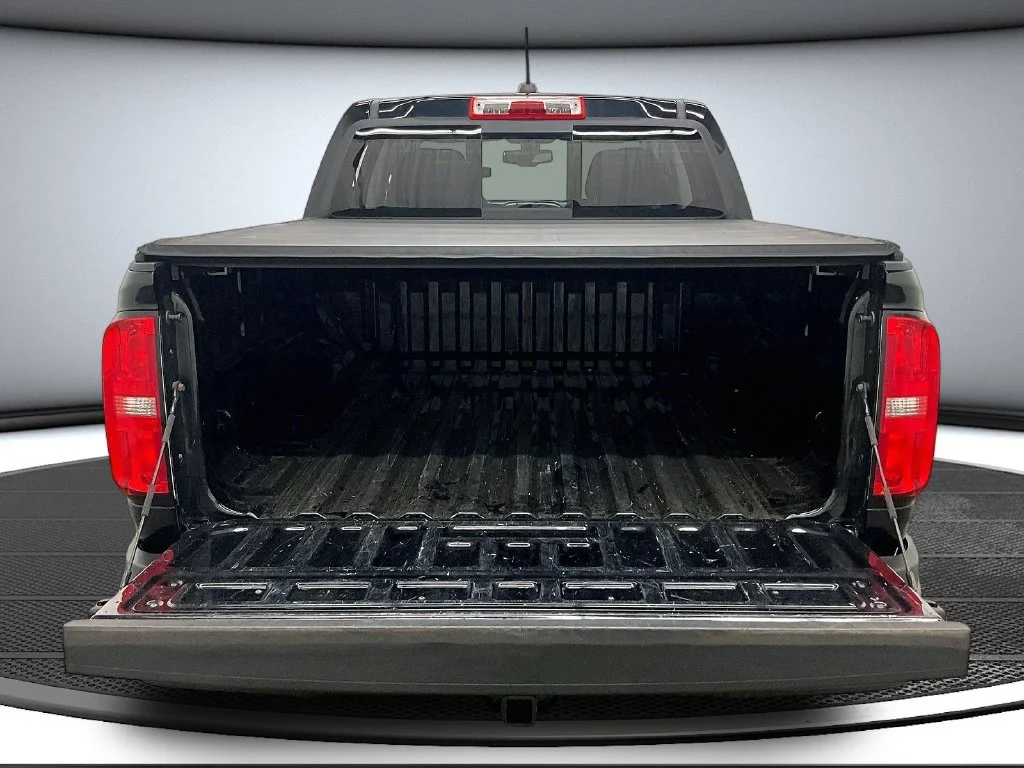 Used 2020 Black Chevrolet Z71 image 7