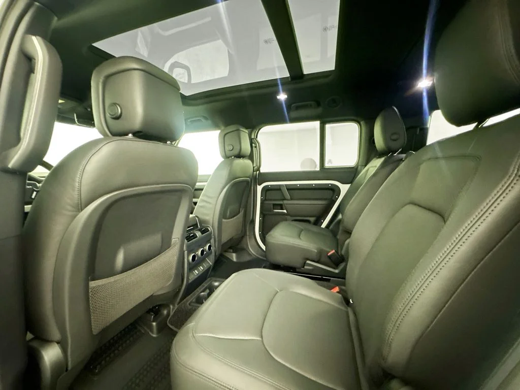 New 2026 Fuji White Land Rover X-Dynamic SE image 24