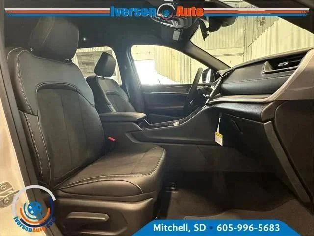 New 2026 Bright White Clearcoat Jeep Laredo image 29