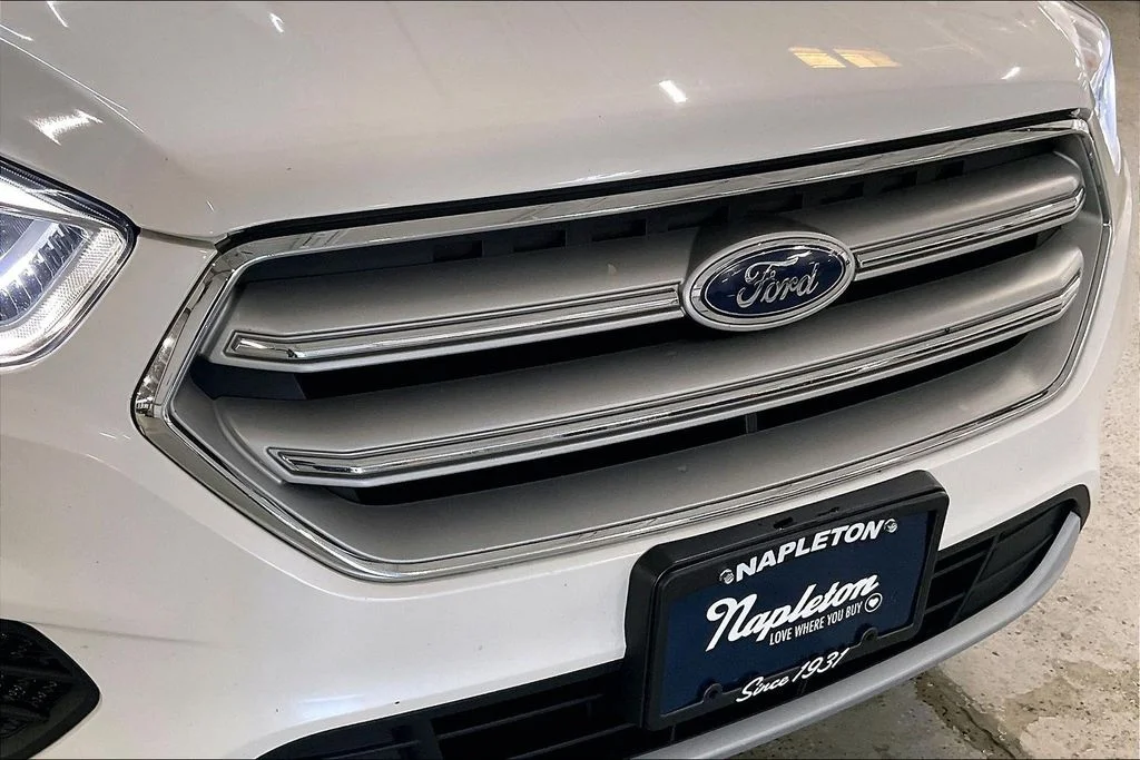 Used 2019 White Ford SEL image 30