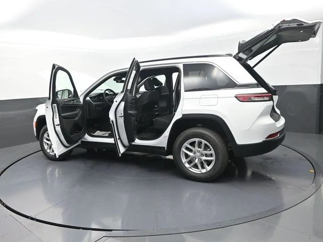 Used 2026 White Jeep Laredo X image 33