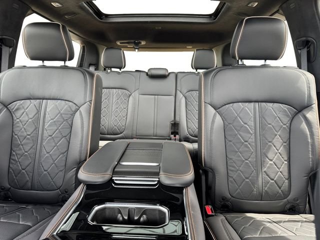 2025 Jeep Grand Wagoneer Series III - Photo 13