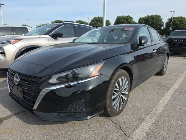 Used 2025 Black Nissan 2.5 SV image 3
