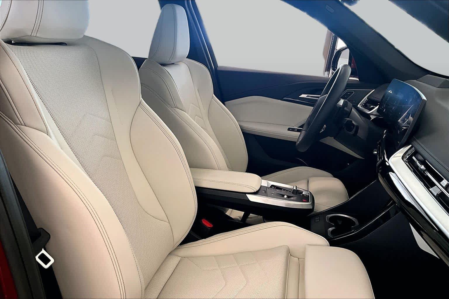 Used 2026 Vegas Red Metallic BMW xDrive28i image 8