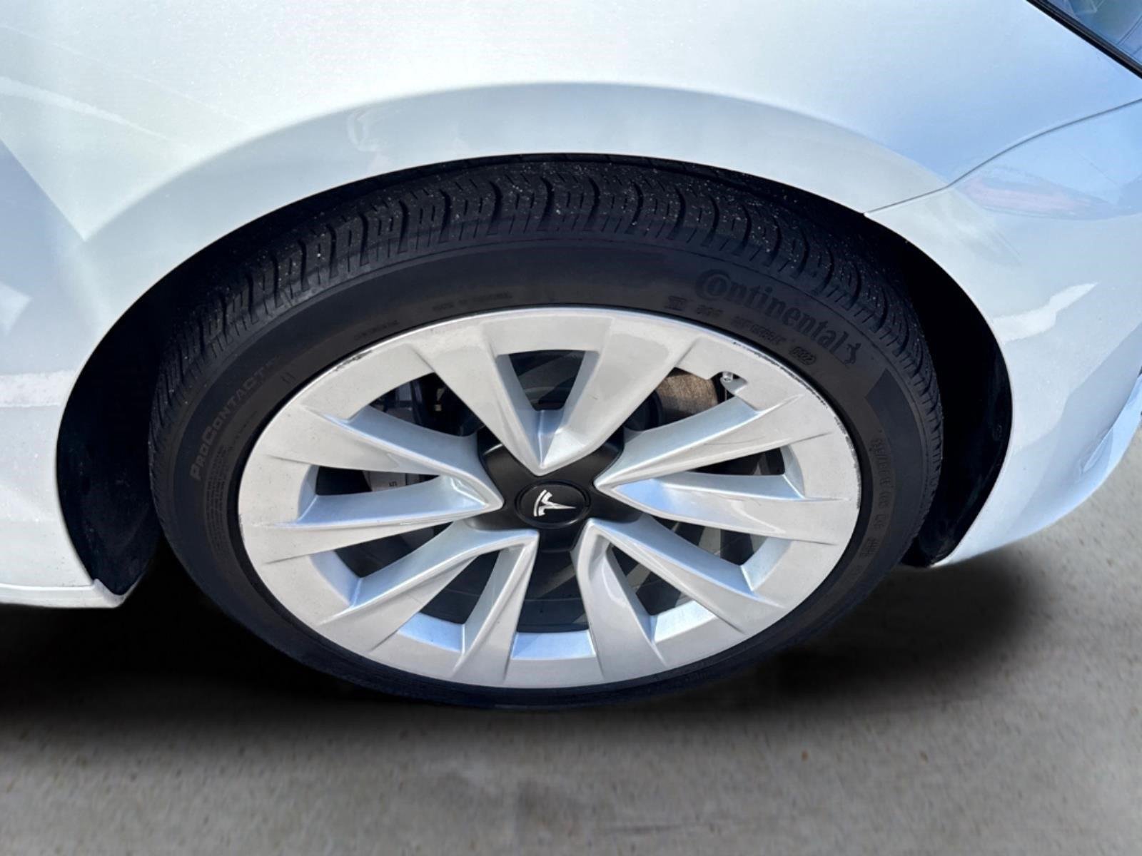Used 2023  Tesla  image 18