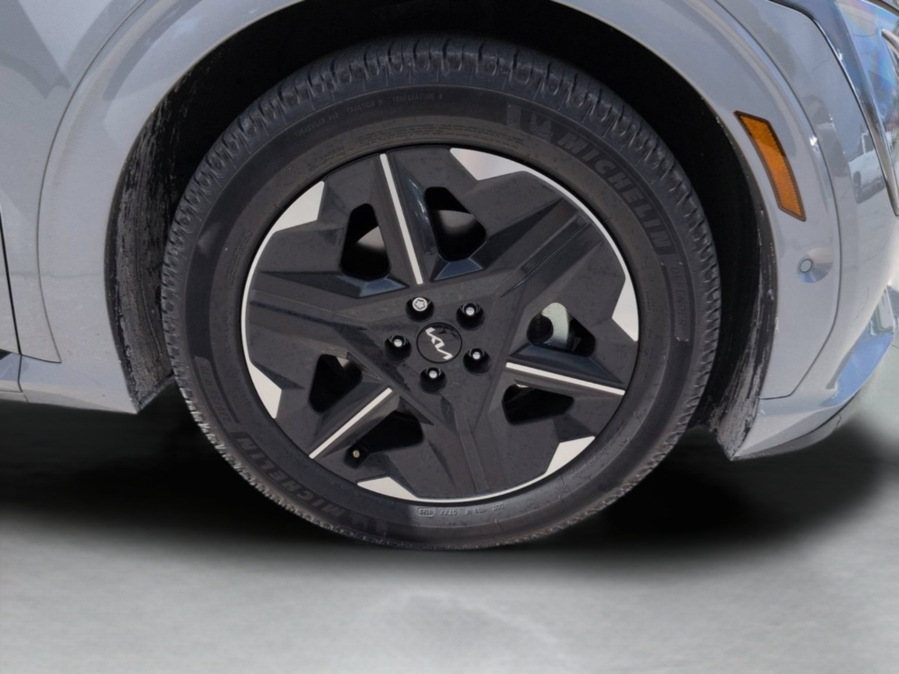 Certified Used 2025 Wolf Gray Kia GT-Line image 34
