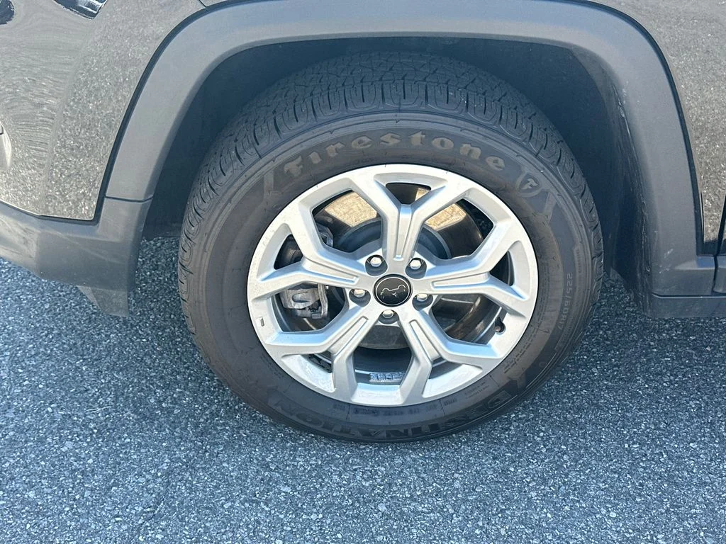 Used 2025 Black Jeep Latitude image 11