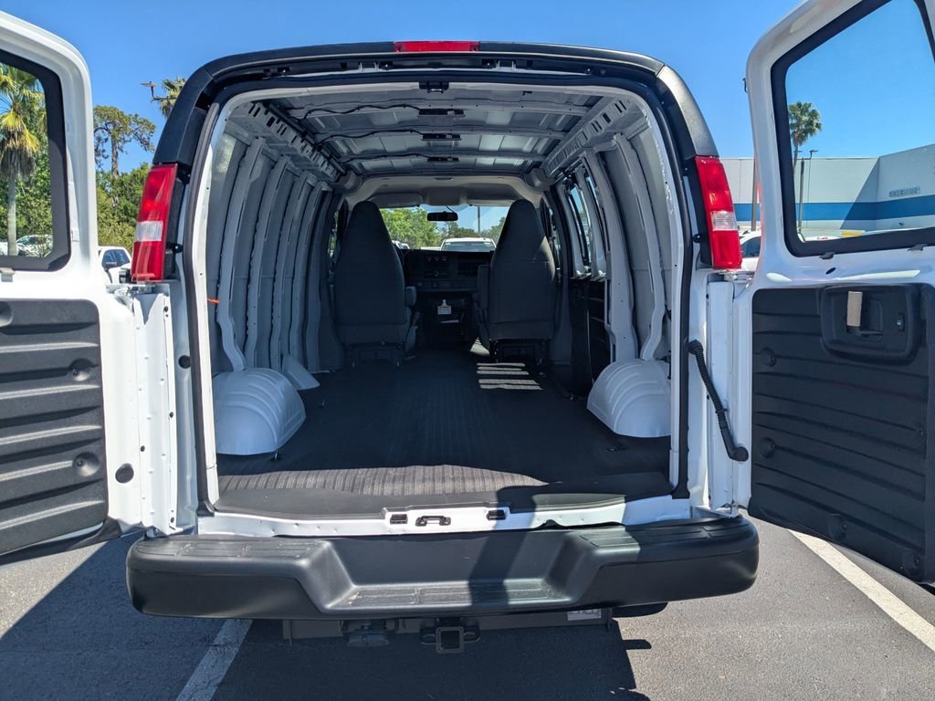 2025 Chevrolet Express Cargo Work Van - Photo 14