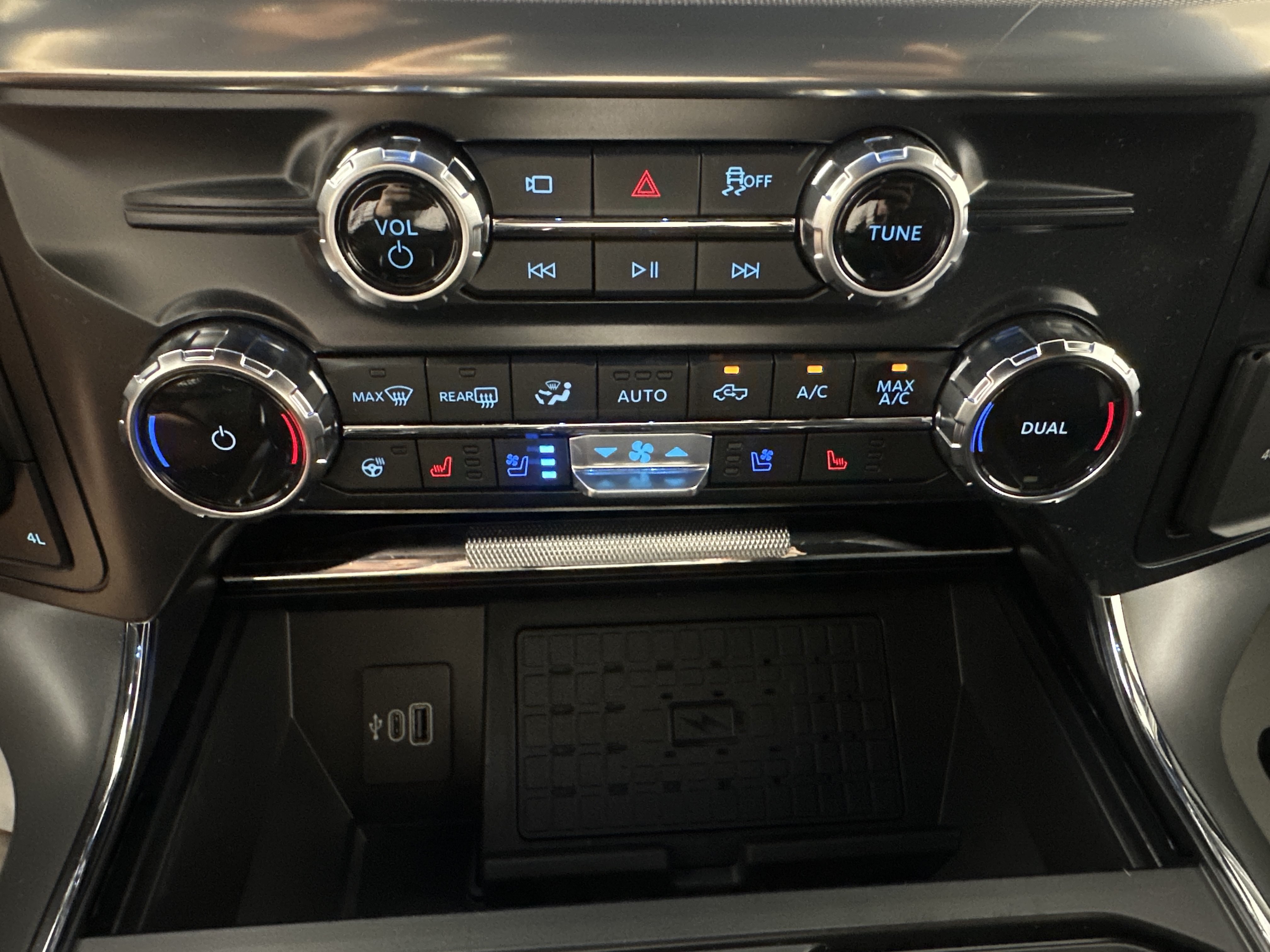 New 2026 AGATE BLACK MET Ford LARIAT image 19