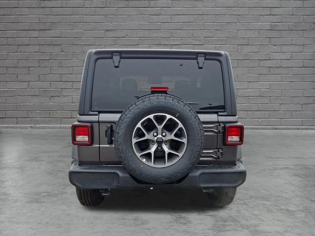New 2026 Granite Crystal Metallic Clearcoat Jeep Sport S image 7