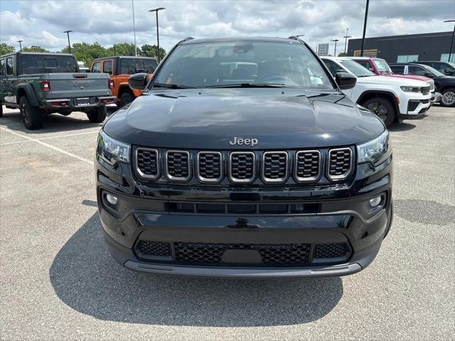 New 2026 Diamond Black Crystal Pearl-Coat Exterior Paint Jeep Latitude image 3